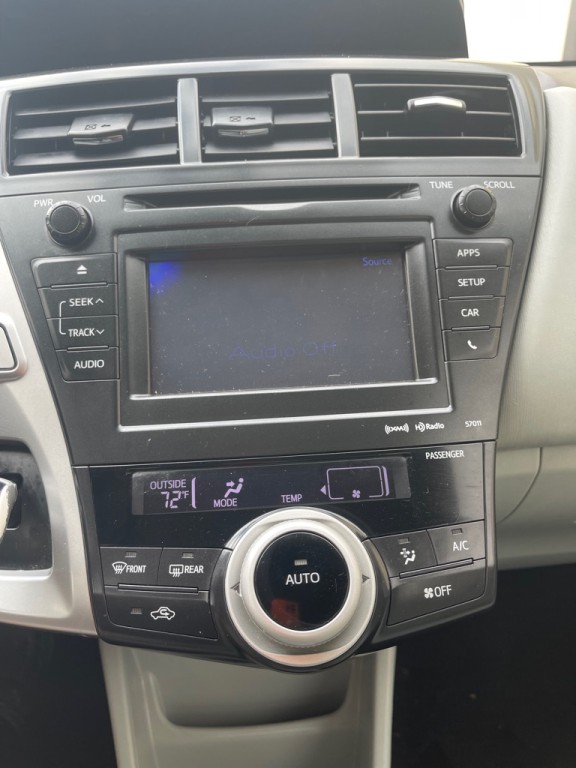 2013 Toyota Prius Image 21