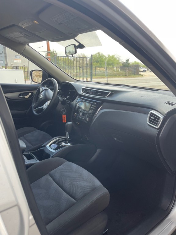 2016 Nissan Rogue Image 15