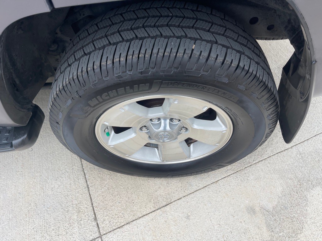 2004 Toyota 4Runner Image 12