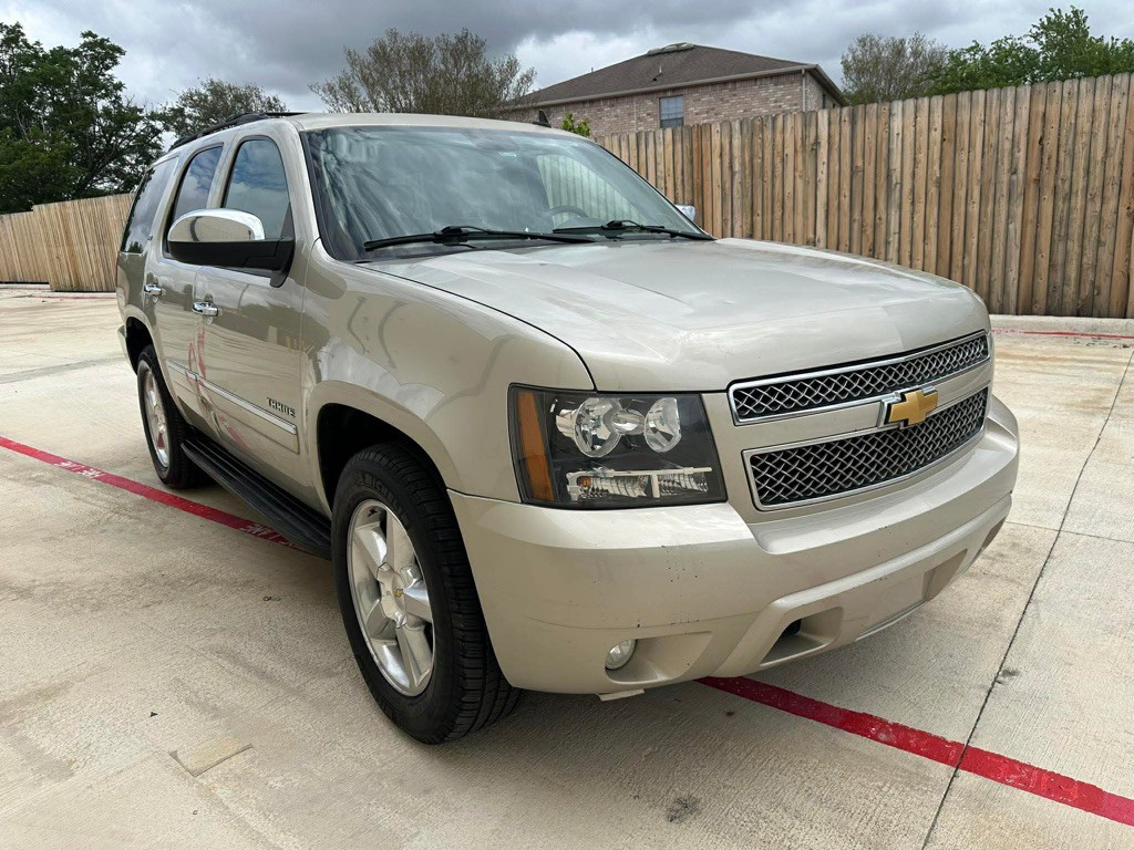 2014 Chevrolet Tahoe Image 2