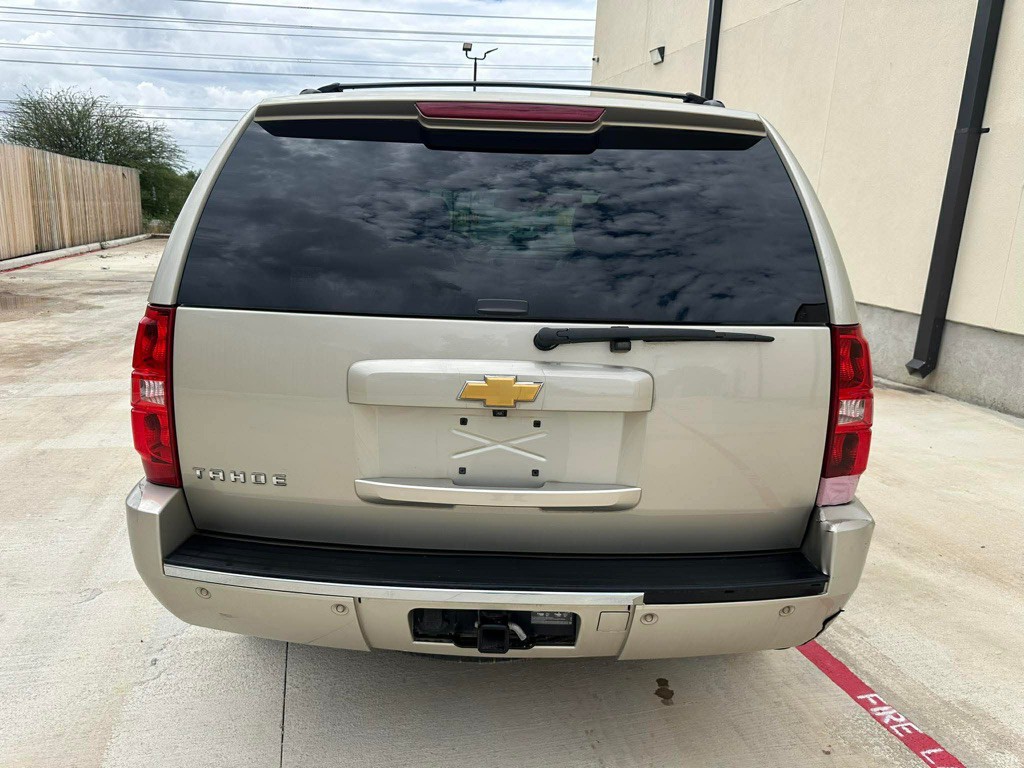 2014 Chevrolet Tahoe Image 4