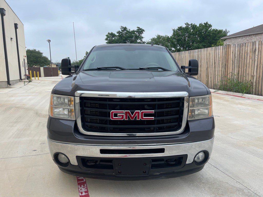 2010 GMC Sierra Image 2