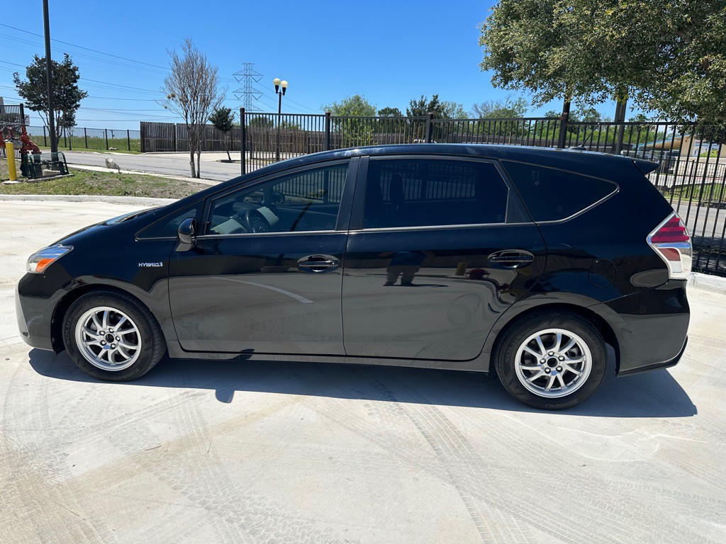 2017 Toyota Prius Image 2