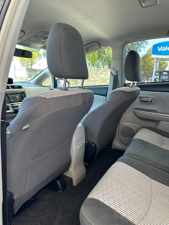 2017 Toyota Prius Image 30