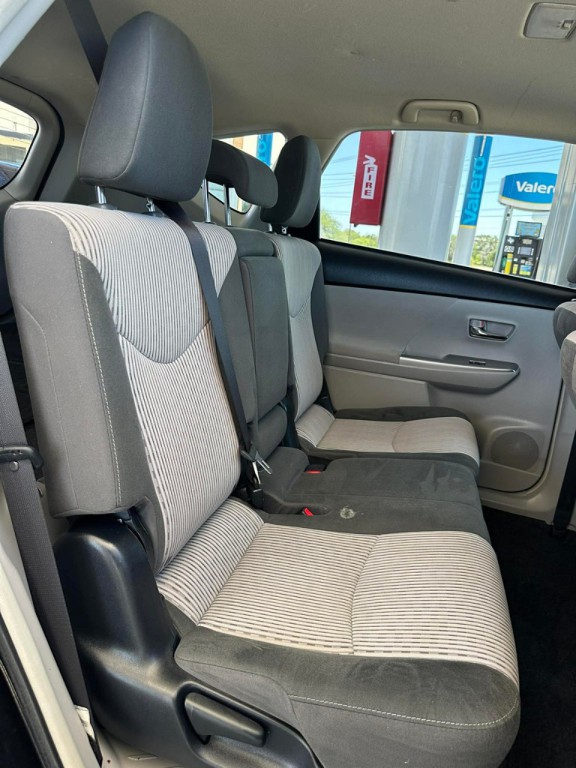 2017 Toyota Prius Image 32