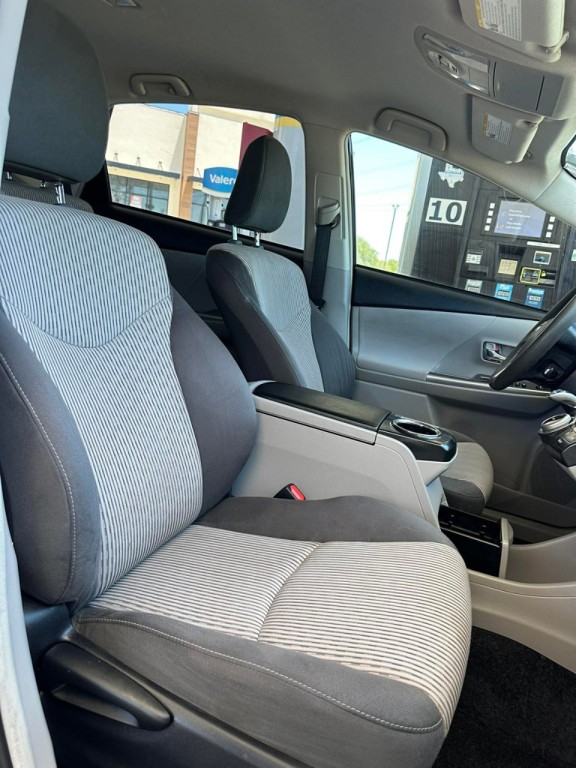 2017 Toyota Prius Image 35