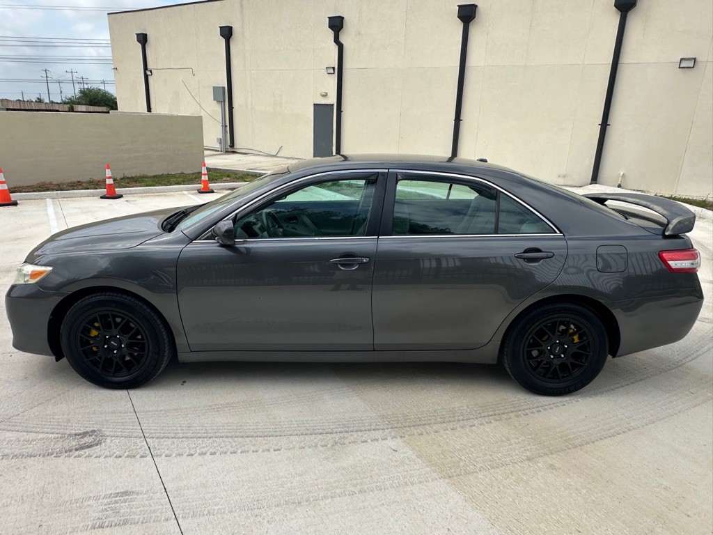 2010 Toyota Camry Image 2