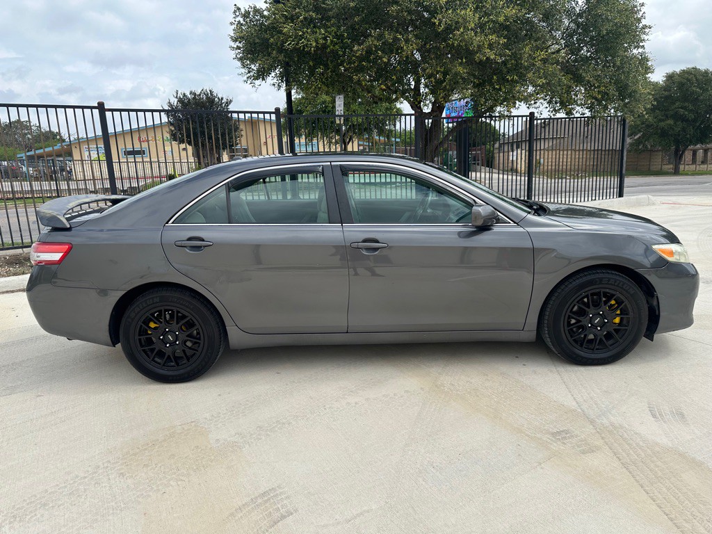 2010 Toyota Camry Image 6
