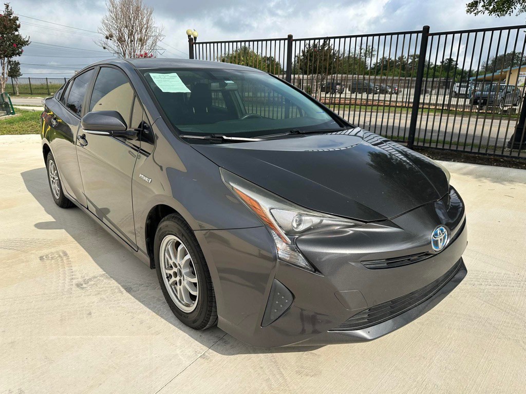 2016 Toyota Prius Image 2