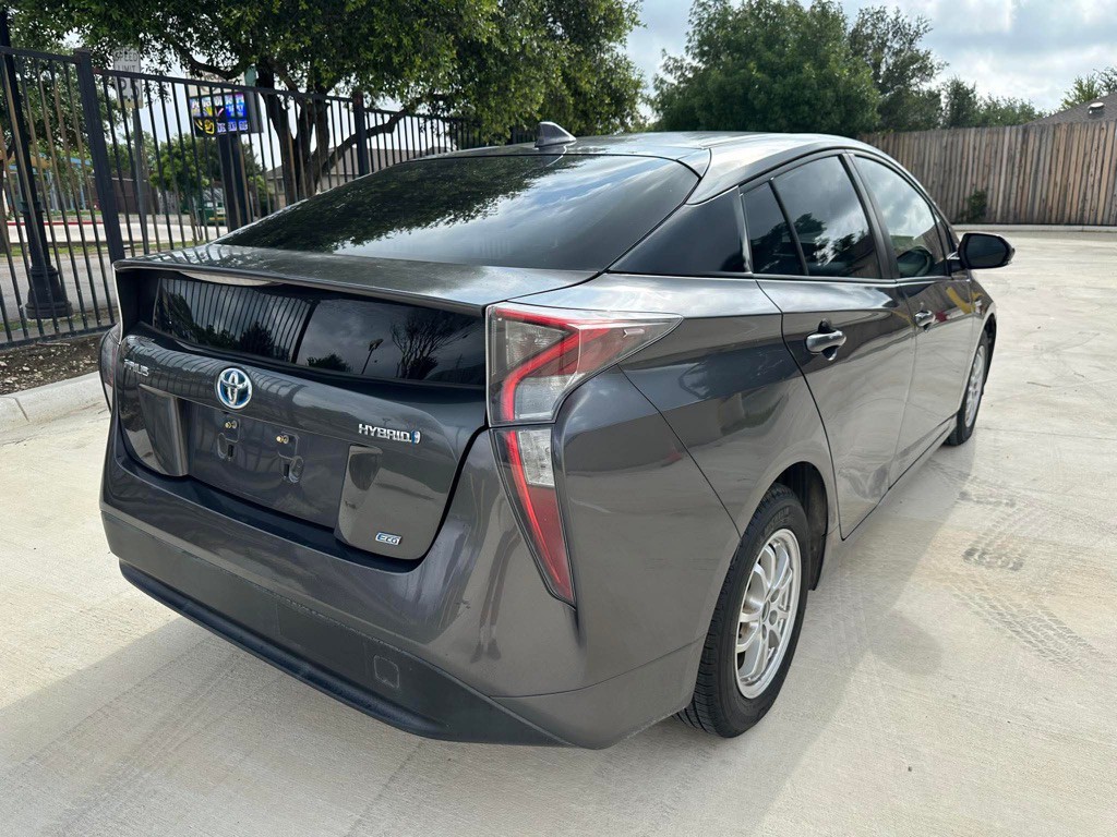 2016 Toyota Prius Image 3