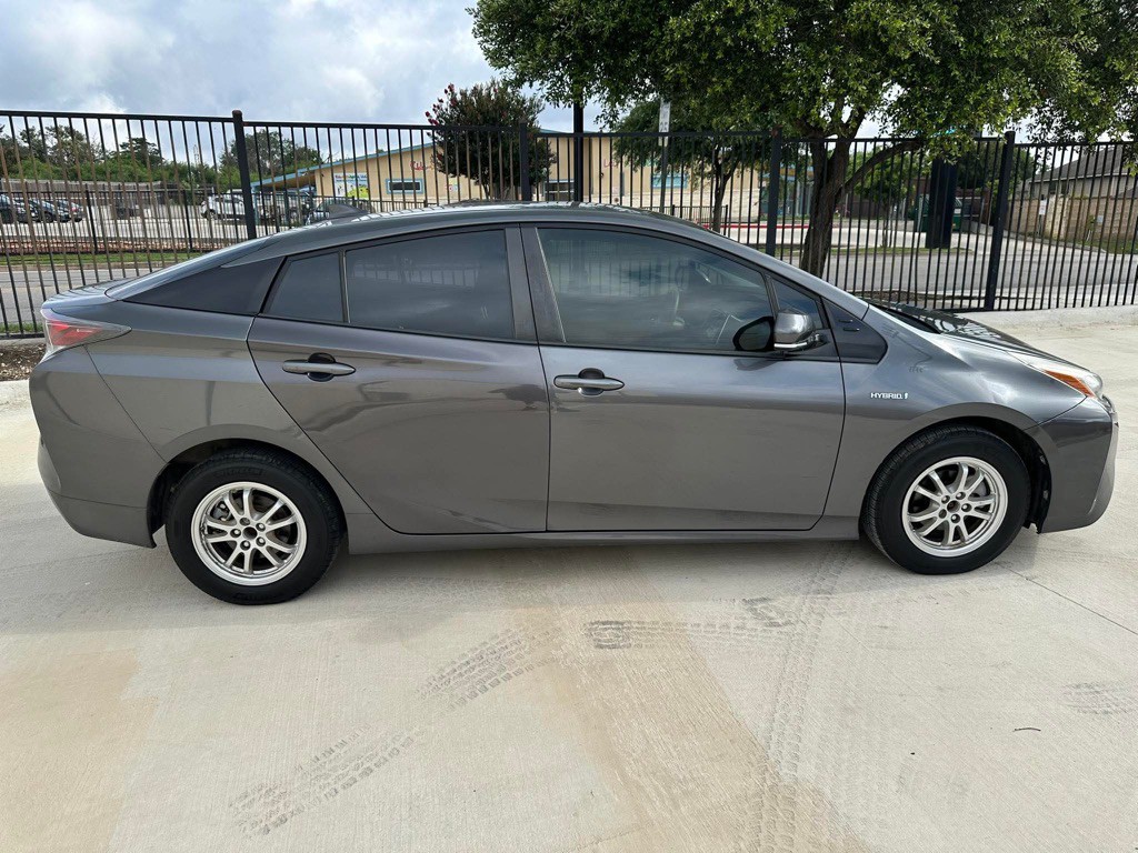 2016 Toyota Prius Image 8