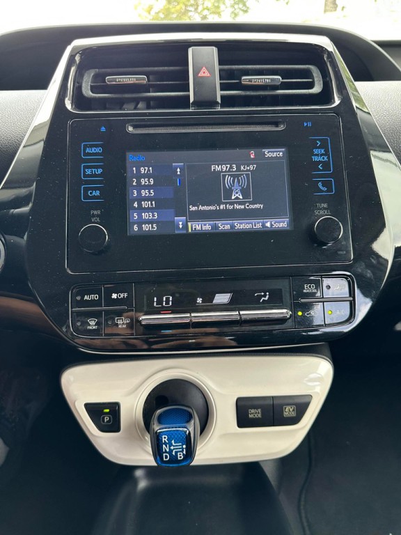 2016 Toyota Prius Image 17