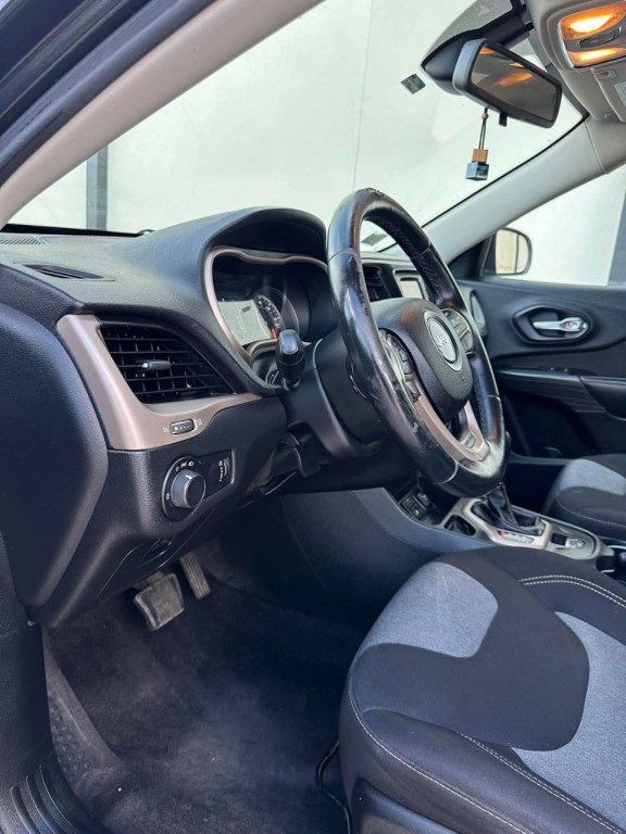 2016 Jeep Cherokee Image 10