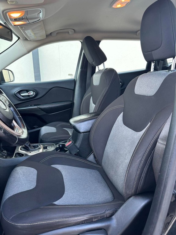 2016 Jeep Cherokee Image 14