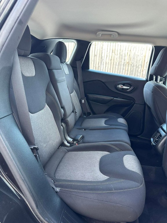 2016 Jeep Cherokee Image 15