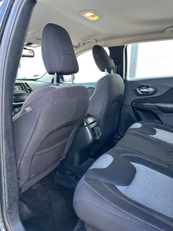 2016 Jeep Cherokee Image 17