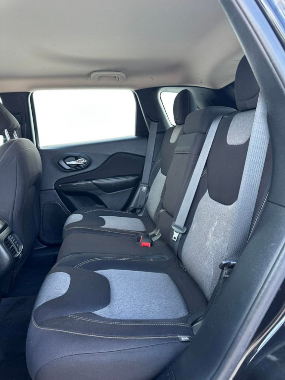 2016 Jeep Cherokee Image 18