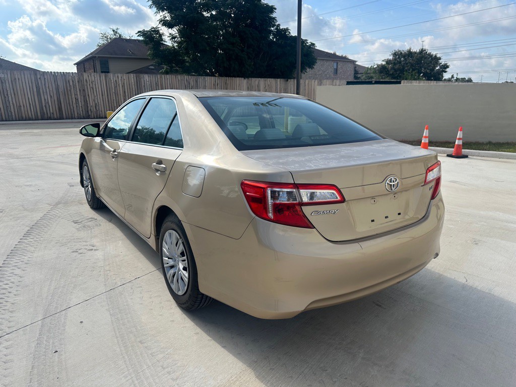 2012 Toyota Camry Image 3