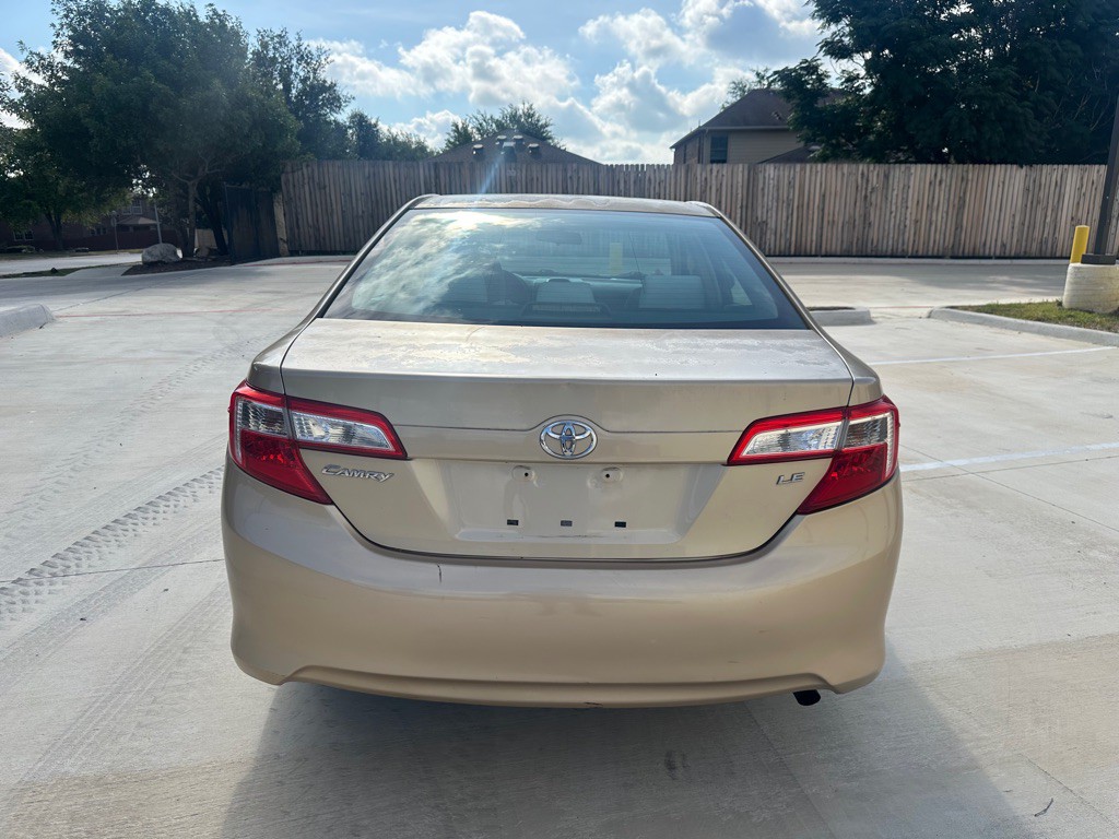 2012 Toyota Camry Image 4