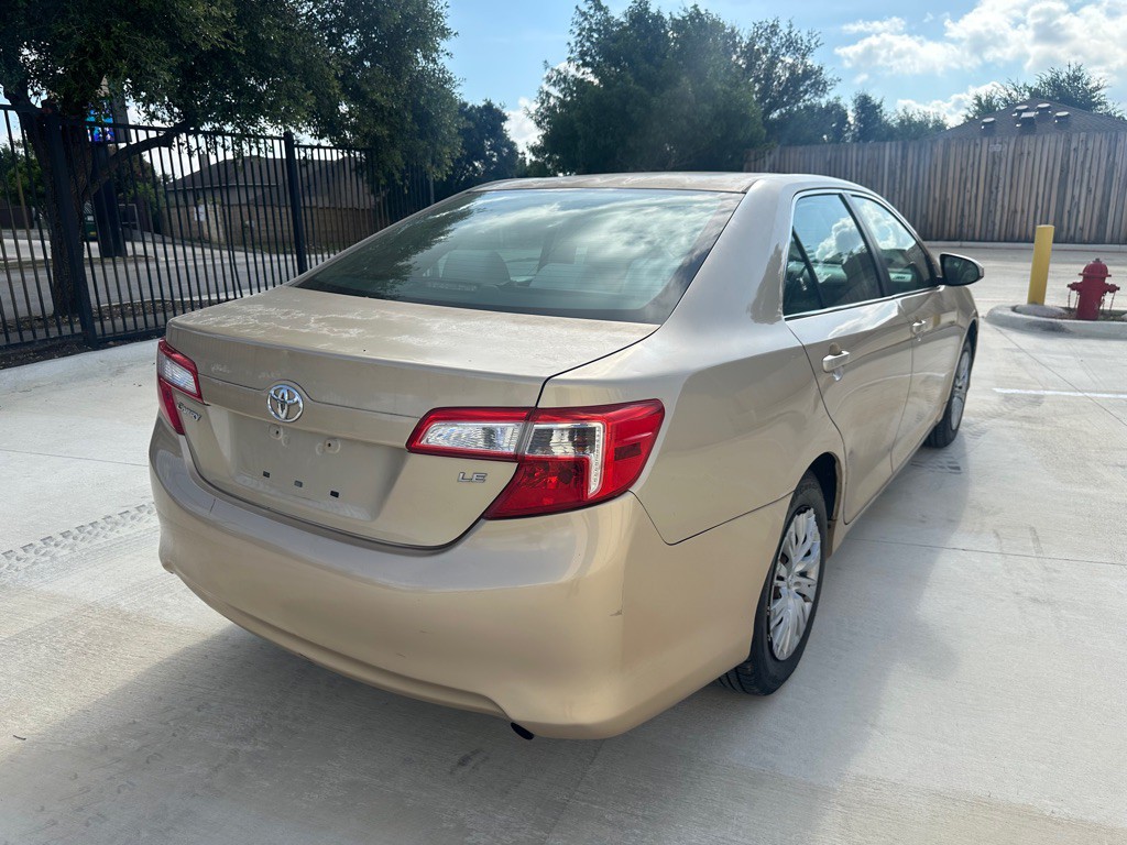 2012 Toyota Camry Image 5