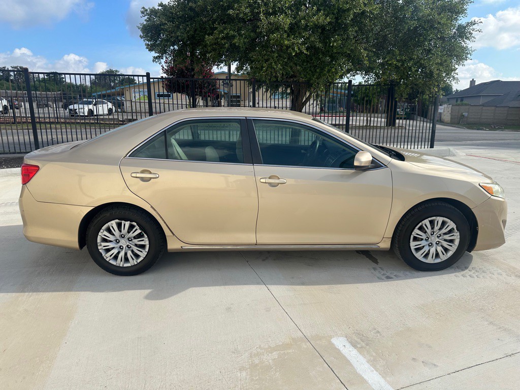 2012 Toyota Camry Image 6