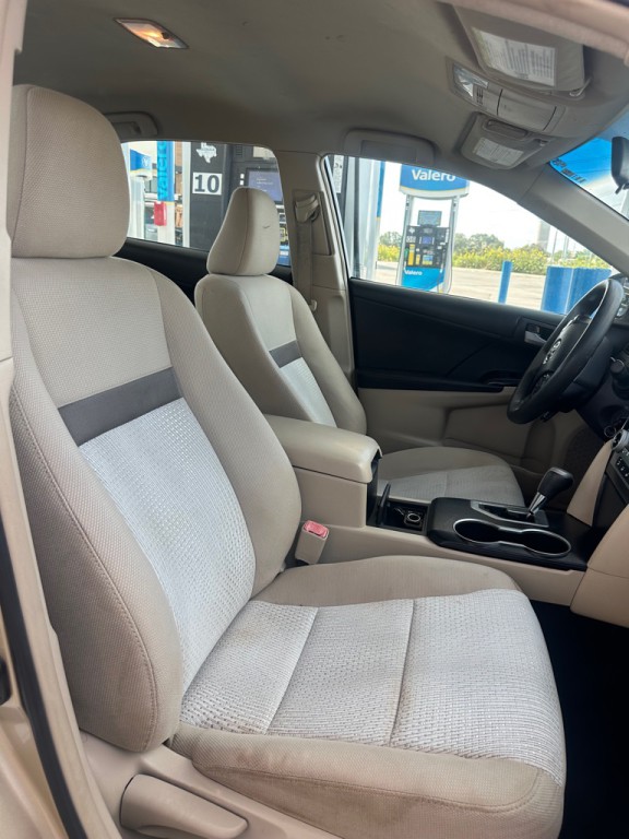 2012 Toyota Camry Image 12