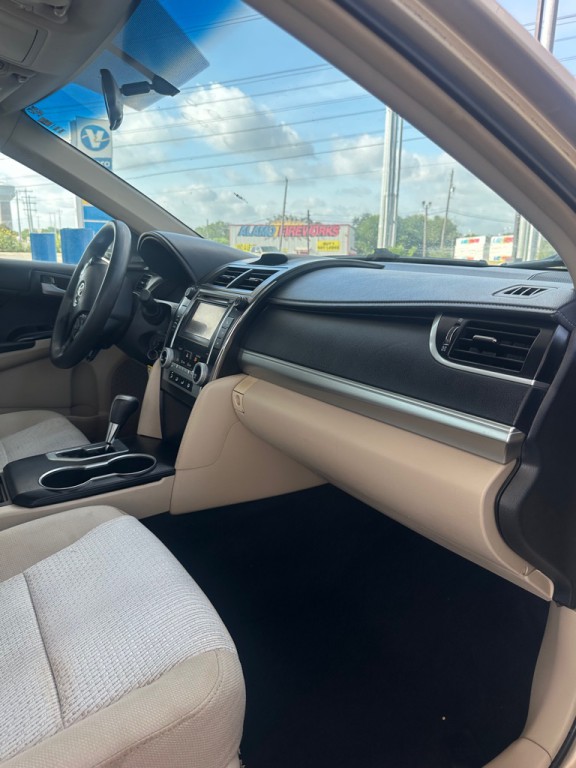 2012 Toyota Camry Image 13