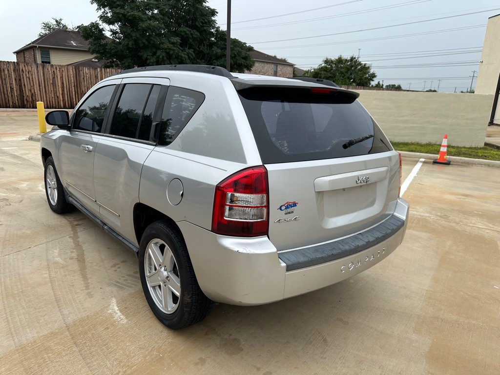 2010 Jeep Compass Image 3