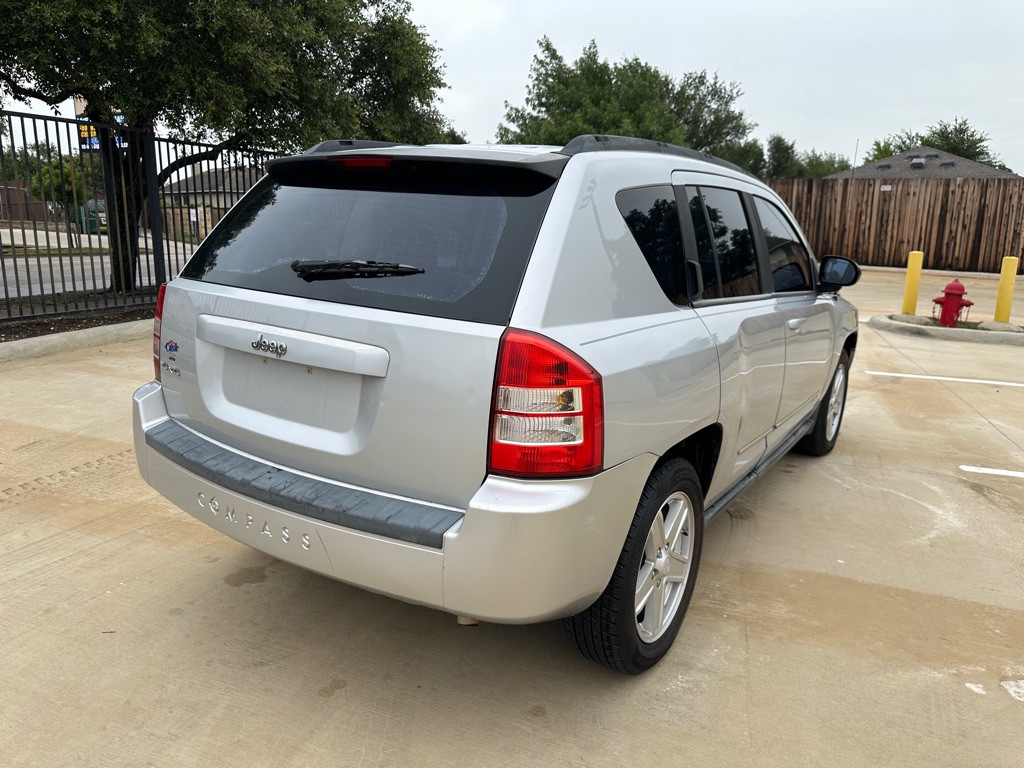 2010 Jeep Compass Image 5