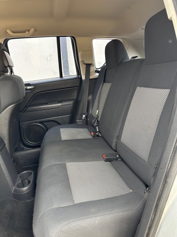 2010 Jeep Compass Image 9