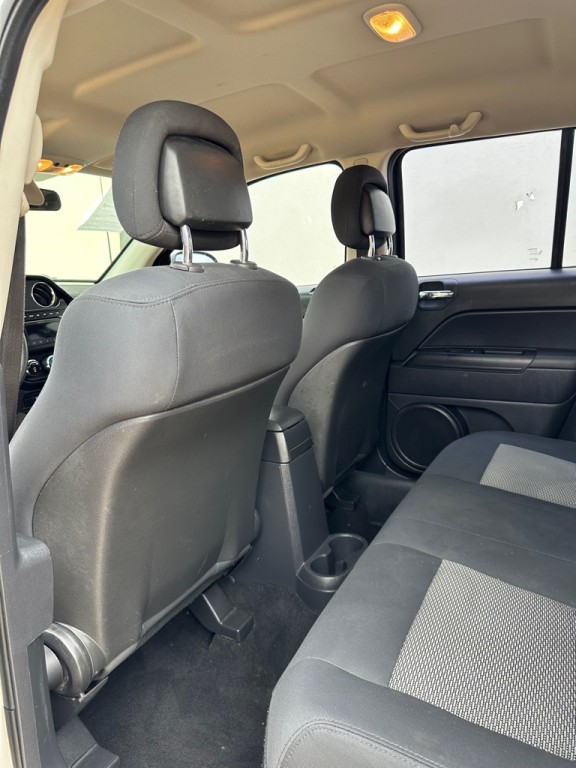 2010 Jeep Compass Image 10