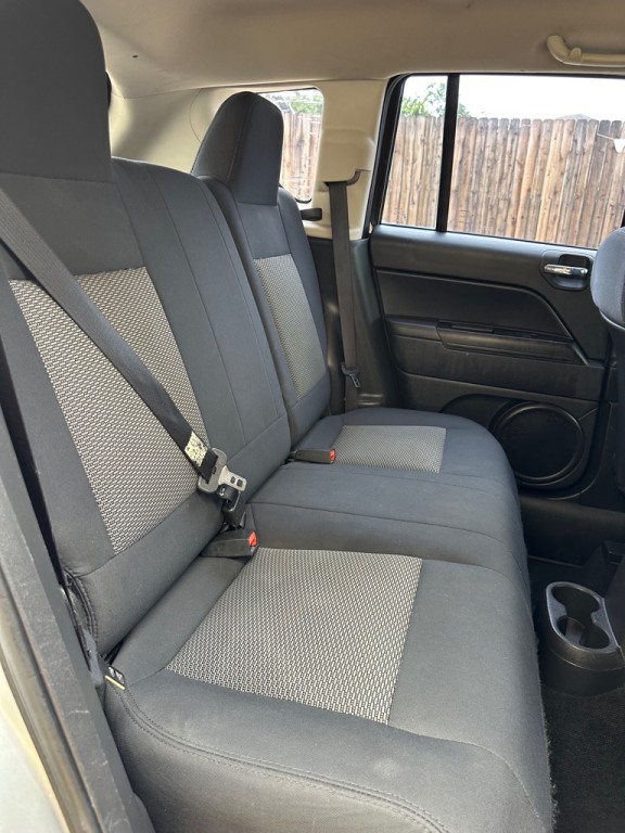 2010 Jeep Compass Image 11