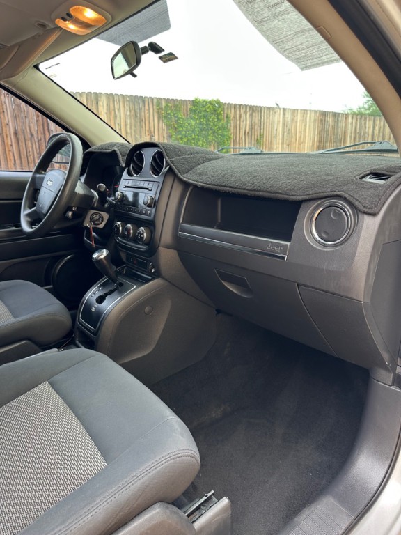 2010 Jeep Compass Image 14