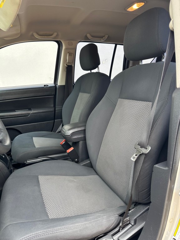 2010 Jeep Compass Image 15