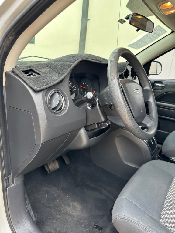 2010 Jeep Compass Image 16