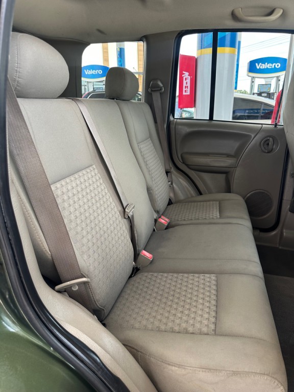 2007 Jeep Liberty Image 11