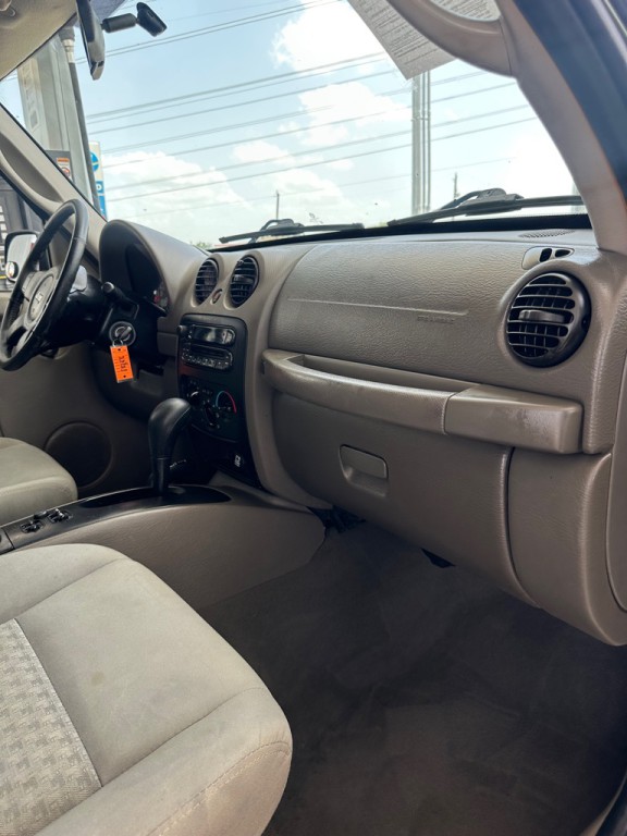 2007 Jeep Liberty Image 14