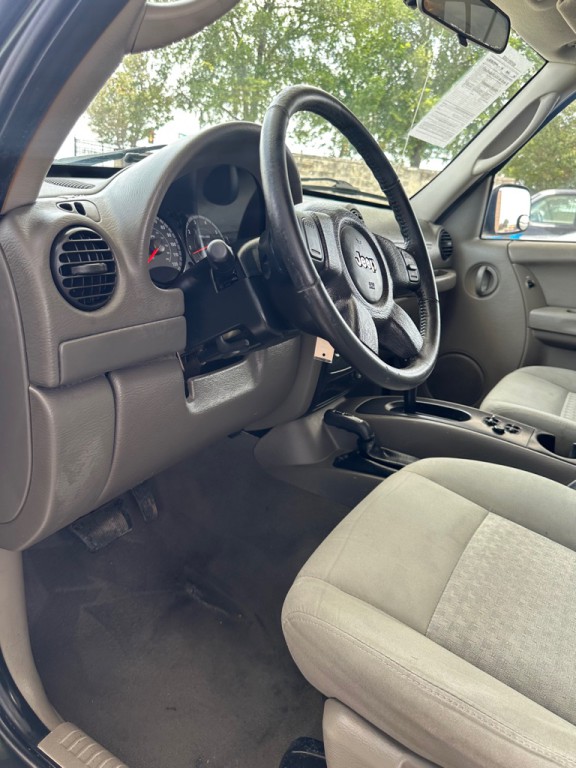 2007 Jeep Liberty Image 16