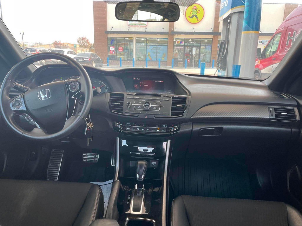 2016 Honda Accord Image 16