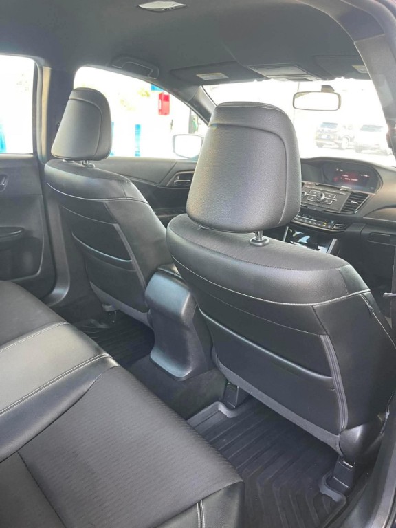 2016 Honda Accord Image 17