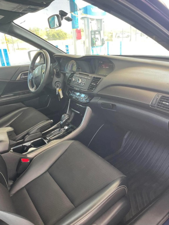 2016 Honda Accord Image 18
