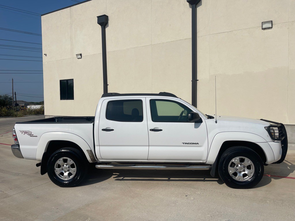 2005 Toyota Tacoma Image 2
