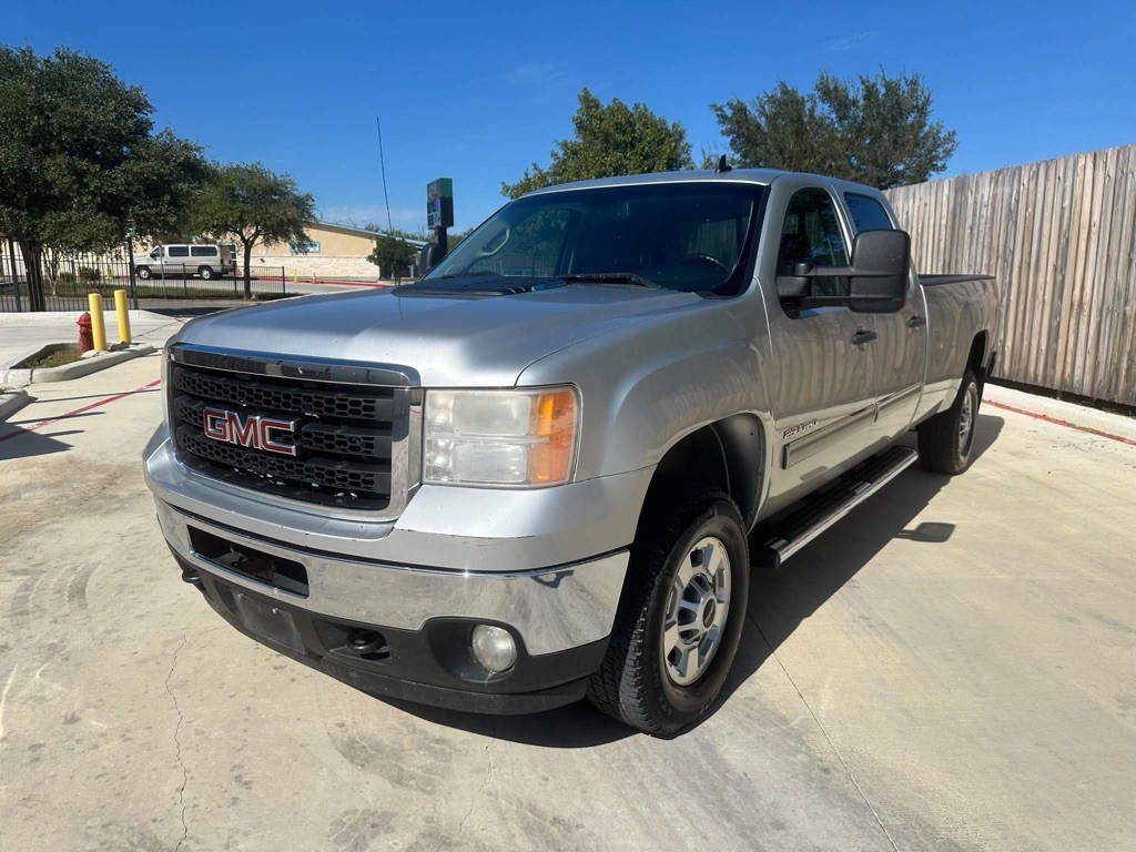 2011 GMC Sierra Image 2