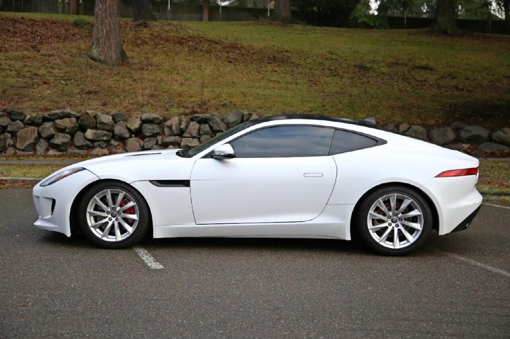 2017 Jaguar F-TYPE Image 4