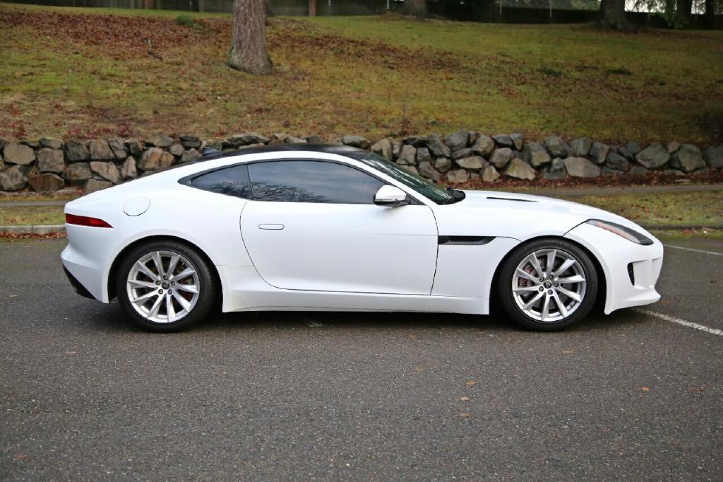 2017 Jaguar F-TYPE Image 10