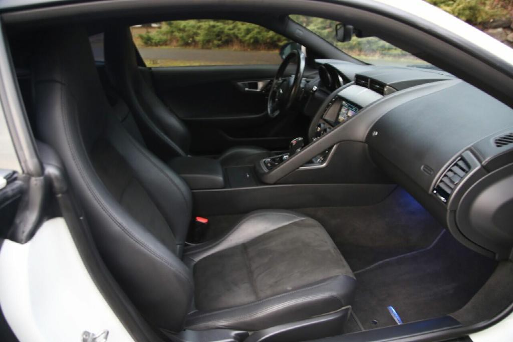2017 Jaguar F-TYPE Image 15