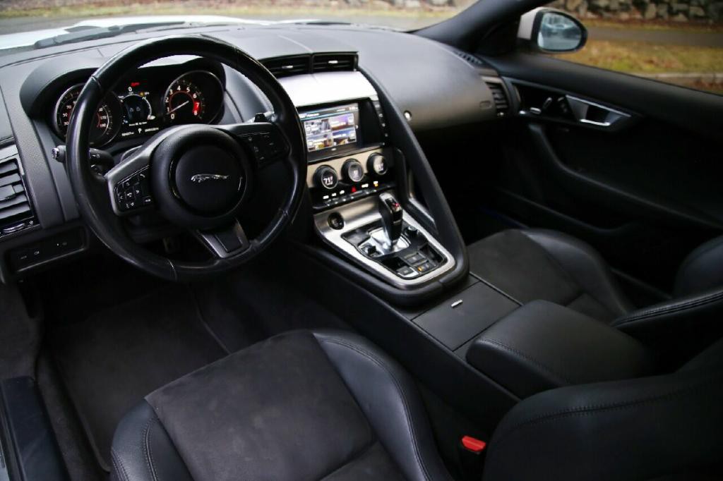 2017 Jaguar F-TYPE Image 17