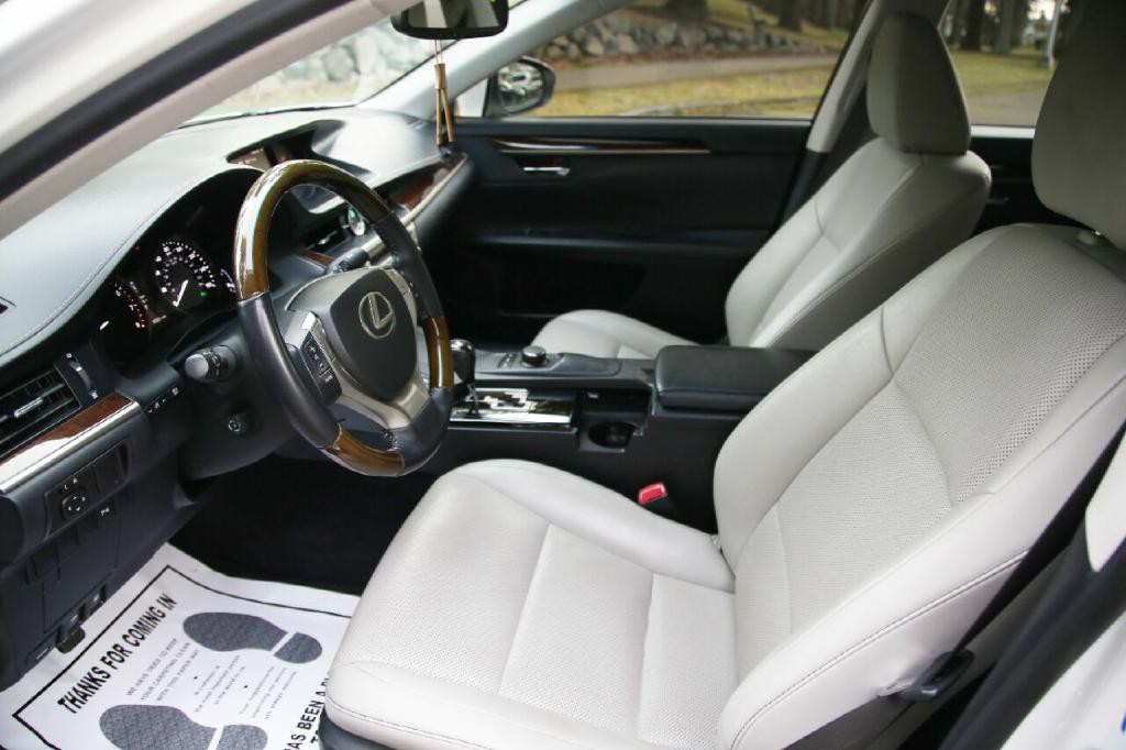 2015 Lexus ES 350 Image 13