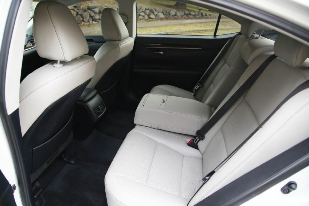 2015 Lexus ES 350 Image 14