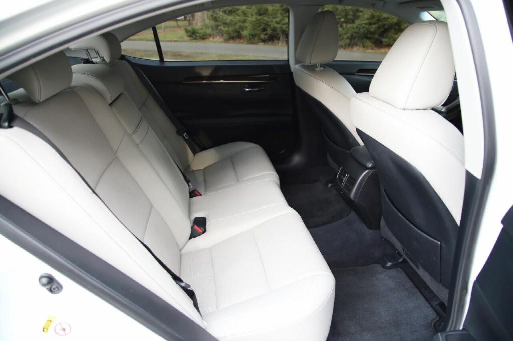 2015 Lexus ES 350 Image 15